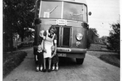02.mijn-moeder-met-de-tweeling-Glas-juli-1950-Krabbedam