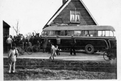 04.bus-in-het-huis-van-L-de-Pee-1949